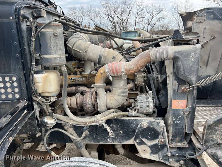 image for item KR9519 1997 Peterbilt 385  semi truck