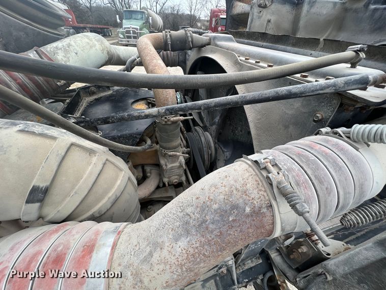 image for item KR9519 1997 Peterbilt 385  semi truck