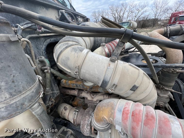 image for item KR9519 1997 Peterbilt 385  semi truck