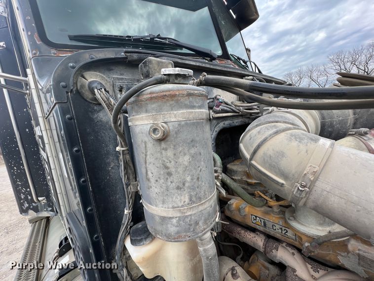 image for item KR9519 1997 Peterbilt 385  semi truck