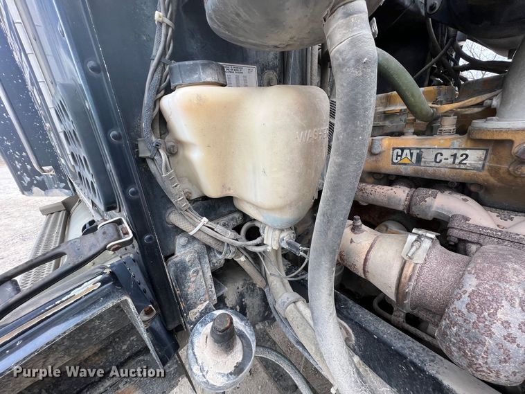 image for item KR9519 1997 Peterbilt 385  semi truck