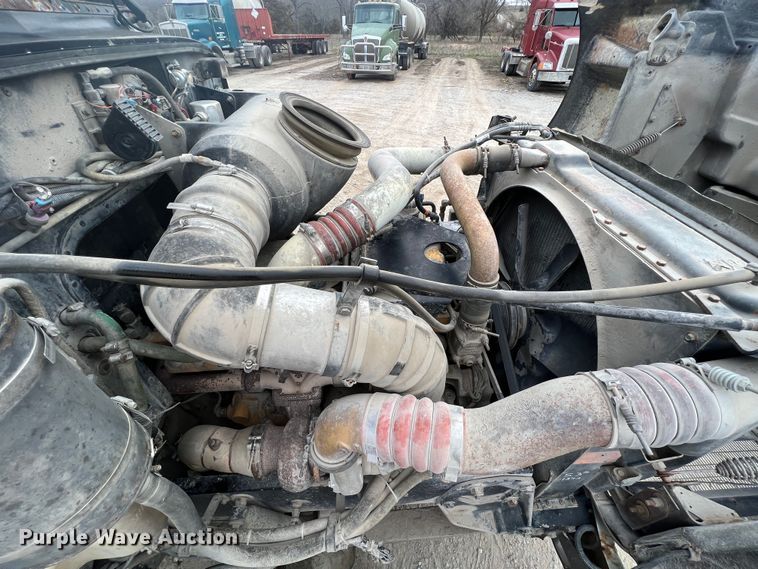 image for item KR9519 1997 Peterbilt 385  semi truck