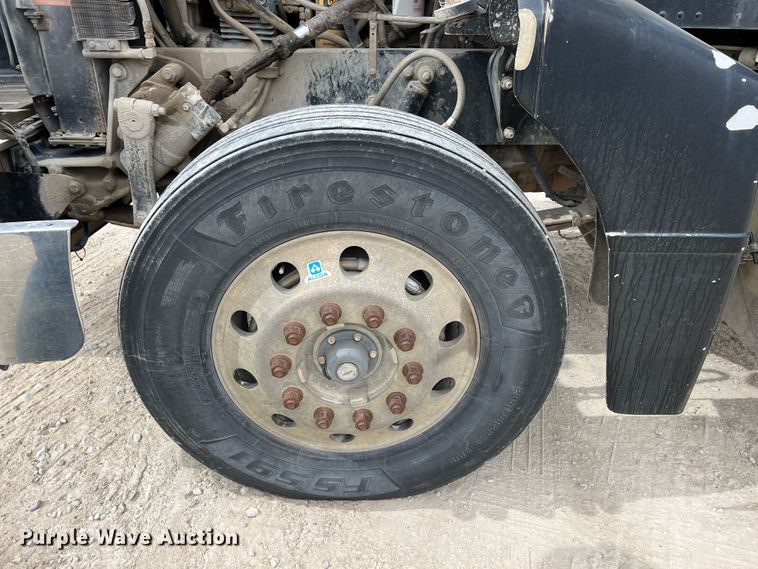 image for item KR9519 1997 Peterbilt 385  semi truck