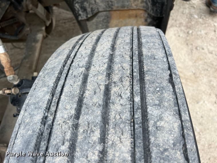 image for item KR9519 1997 Peterbilt 385  semi truck