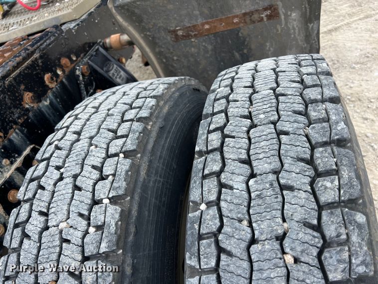 image for item KR9519 1997 Peterbilt 385  semi truck