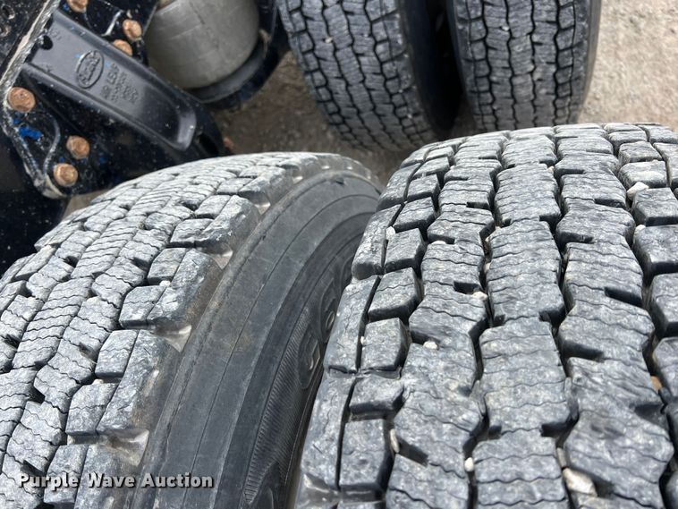 image for item KR9519 1997 Peterbilt 385  semi truck