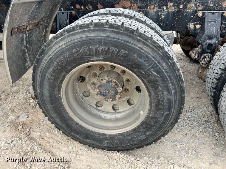 image for item KR9519 1997 Peterbilt 385  semi truck