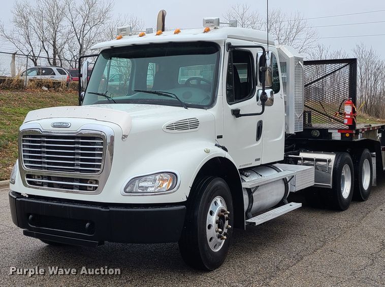 image for item LH9965 2005 Freightliner Business Class M2  semi truck