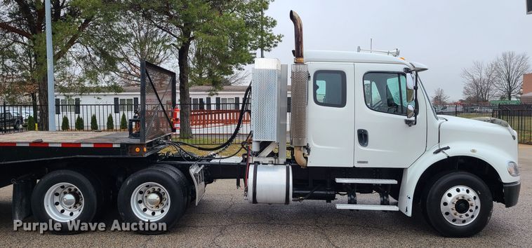 image for item LH9965 2005 Freightliner Business Class M2  semi truck