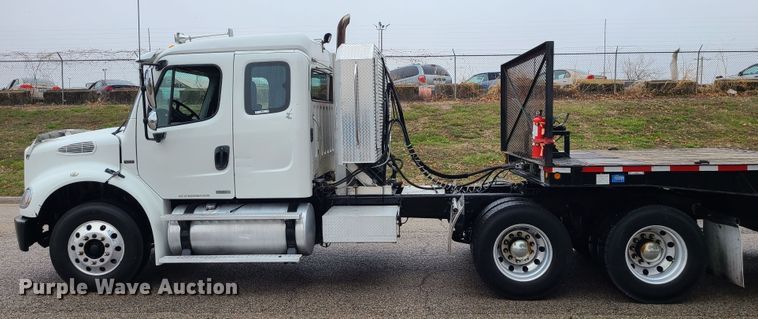 image for item LH9965 2005 Freightliner Business Class M2  semi truck