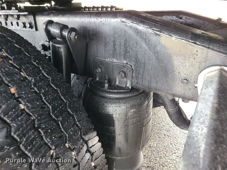 image for item LH9965 2005 Freightliner Business Class M2  semi truck