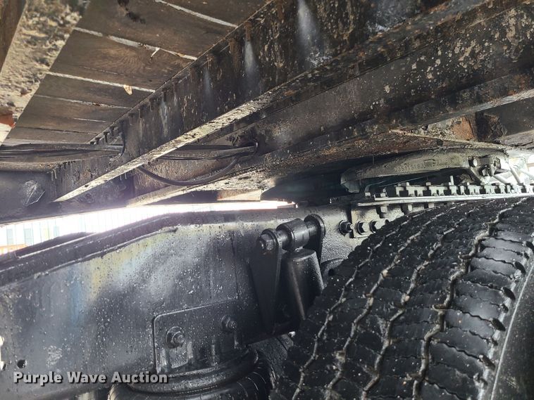 image for item LH9965 2005 Freightliner Business Class M2  semi truck