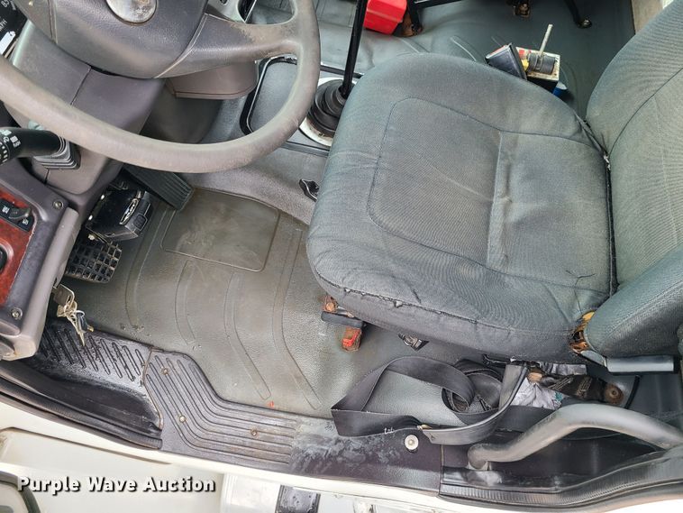 image for item LH9965 2005 Freightliner Business Class M2  semi truck