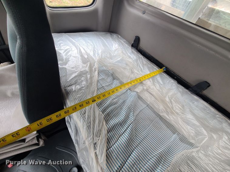 image for item LH9965 2005 Freightliner Business Class M2  semi truck