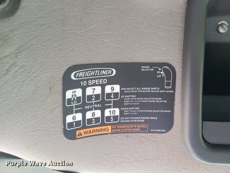 image for item LH9965 2005 Freightliner Business Class M2  semi truck