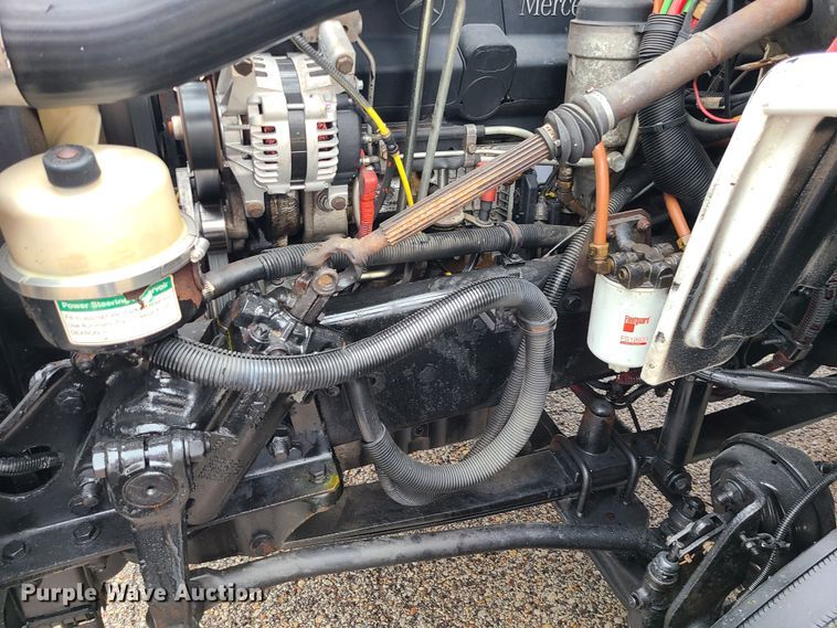 image for item LH9965 2005 Freightliner Business Class M2  semi truck