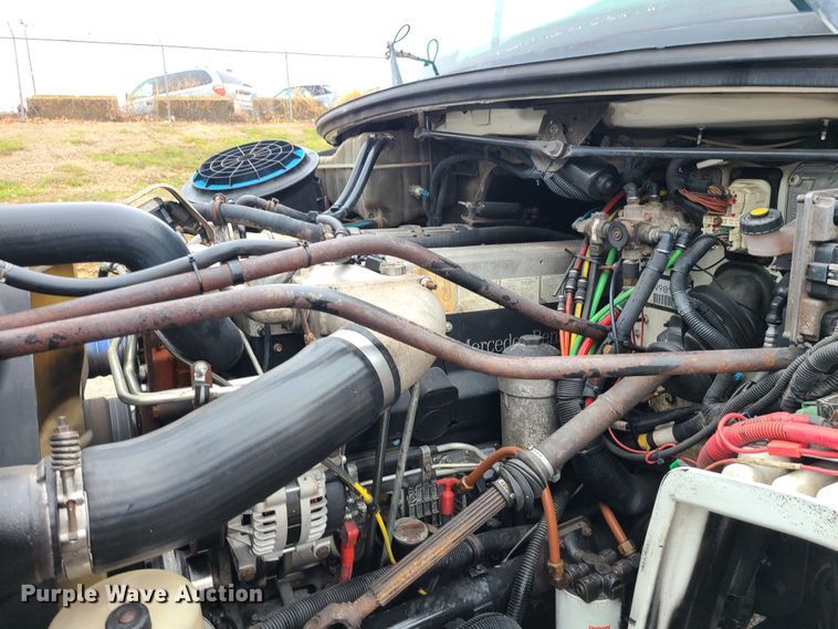 image for item LH9965 2005 Freightliner Business Class M2  semi truck