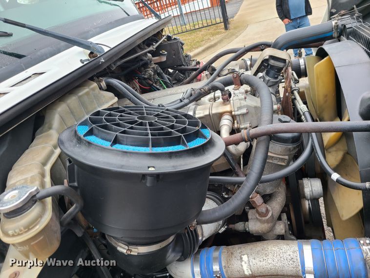 image for item LH9965 2005 Freightliner Business Class M2  semi truck