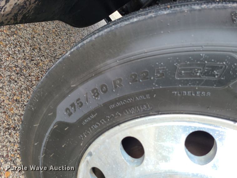 image for item LH9965 2005 Freightliner Business Class M2  semi truck