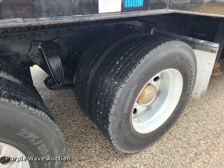 image for item LH9965 2005 Freightliner Business Class M2  semi truck