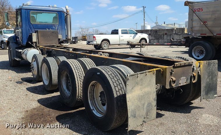 image for item LI9011 2006 Mack CT Granite  truck cab and chassis