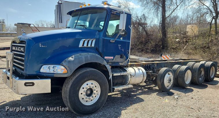 image for item LI9011 2006 Mack CT Granite  truck cab and chassis