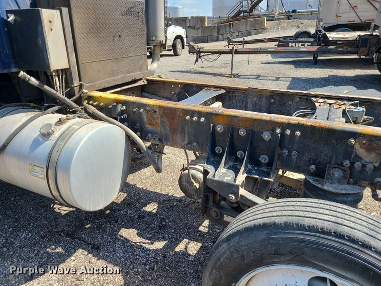 image for item LI9011 2006 Mack CT Granite  truck cab and chassis