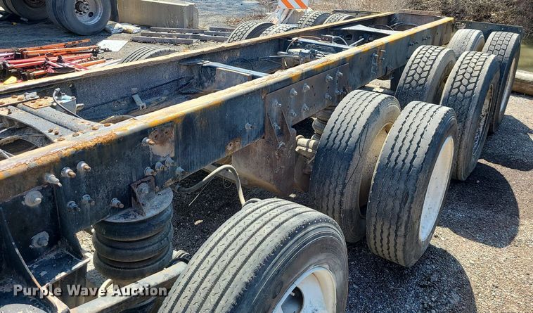 image for item LI9011 2006 Mack CT Granite  truck cab and chassis