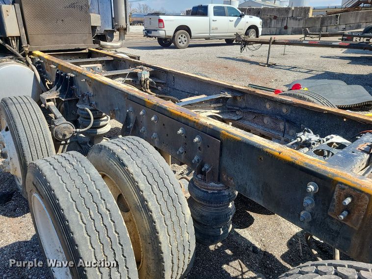 image for item LI9011 2006 Mack CT Granite  truck cab and chassis