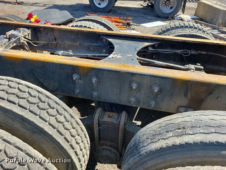 image for item LI9011 2006 Mack CT Granite  truck cab and chassis