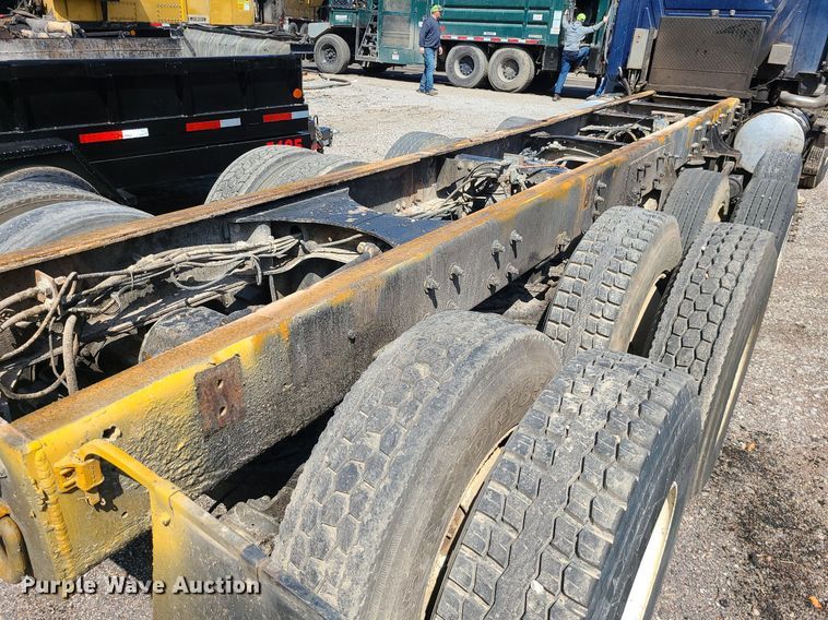 image for item LI9011 2006 Mack CT Granite  truck cab and chassis