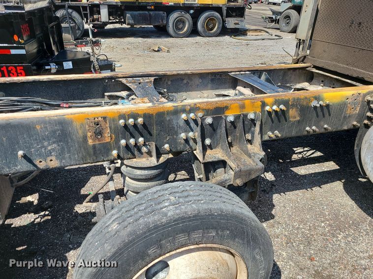 image for item LI9011 2006 Mack CT Granite  truck cab and chassis