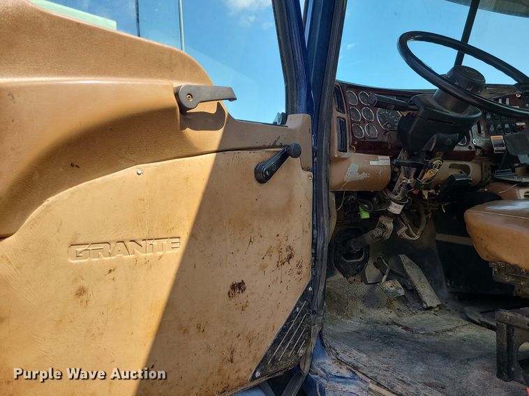 image for item LI9011 2006 Mack CT Granite  truck cab and chassis