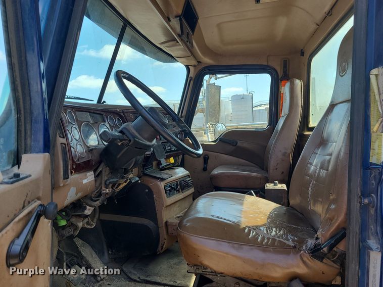 image for item LI9011 2006 Mack CT Granite  truck cab and chassis