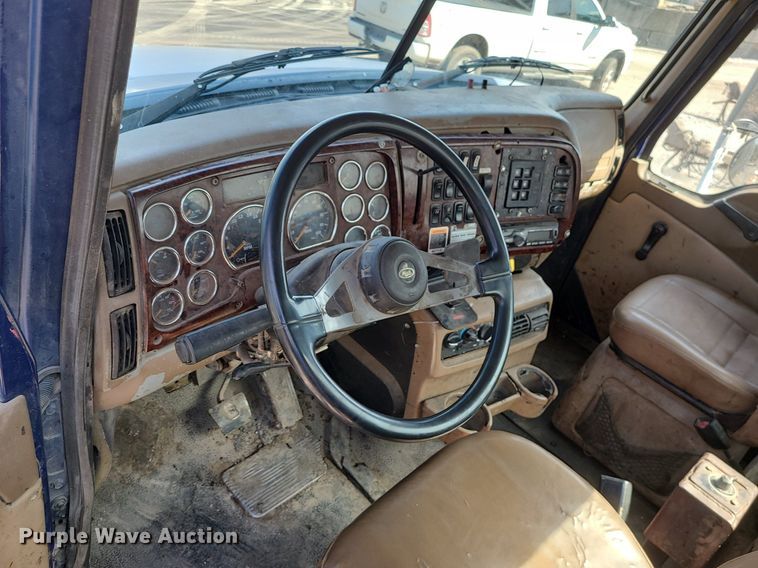 image for item LI9011 2006 Mack CT Granite  truck cab and chassis