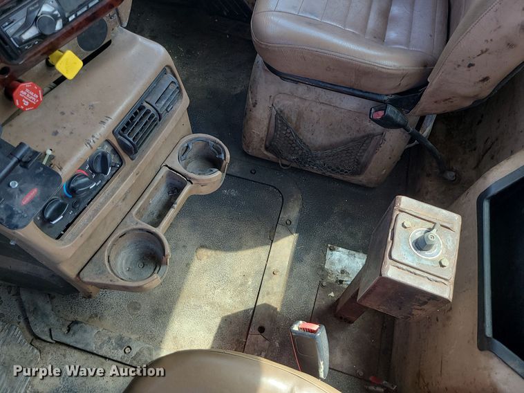 image for item LI9011 2006 Mack CT Granite  truck cab and chassis