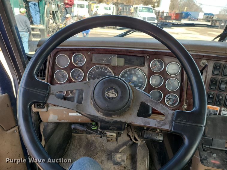 image for item LI9011 2006 Mack CT Granite  truck cab and chassis