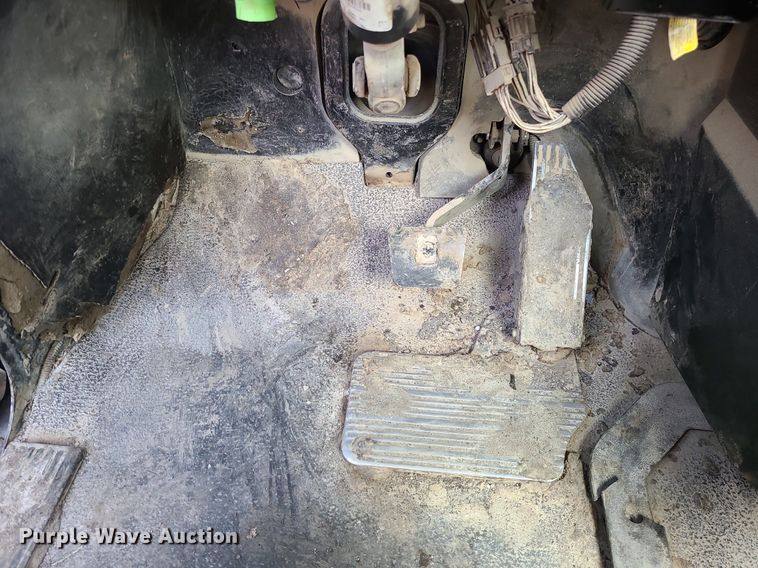 image for item LI9011 2006 Mack CT Granite  truck cab and chassis