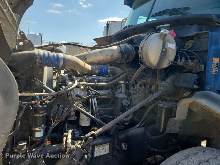 image for item LI9011 2006 Mack CT Granite  truck cab and chassis