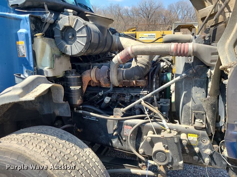 image for item LI9011 2006 Mack CT Granite  truck cab and chassis