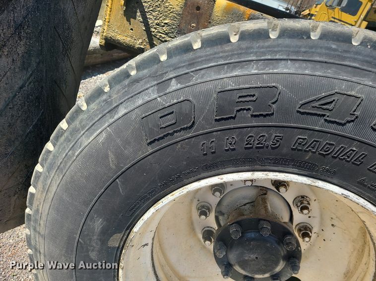 image for item LI9011 2006 Mack CT Granite  truck cab and chassis