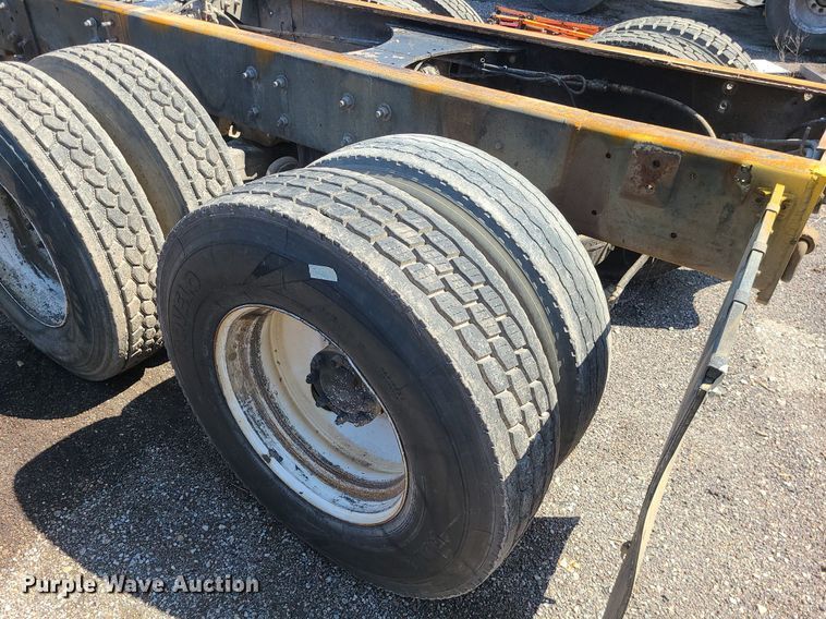 image for item LI9011 2006 Mack CT Granite  truck cab and chassis