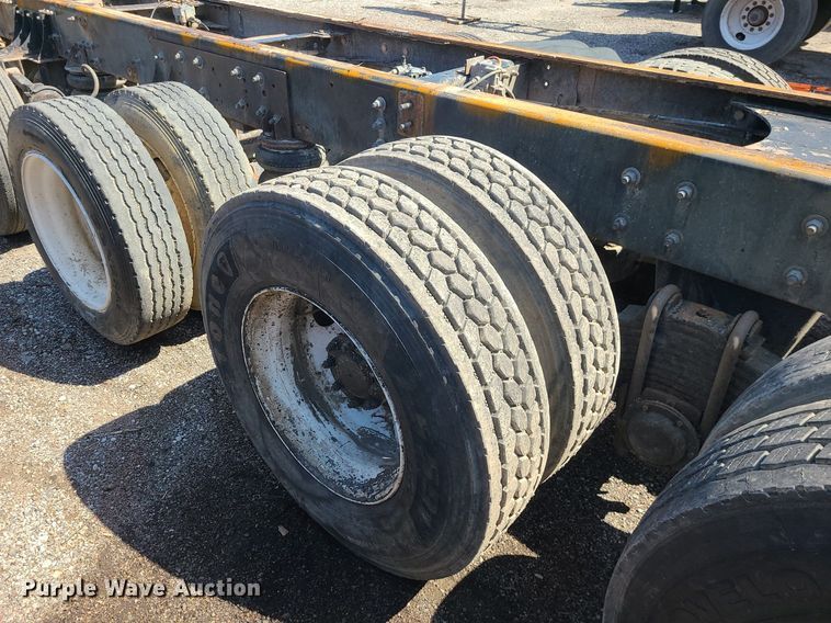 image for item LI9011 2006 Mack CT Granite  truck cab and chassis