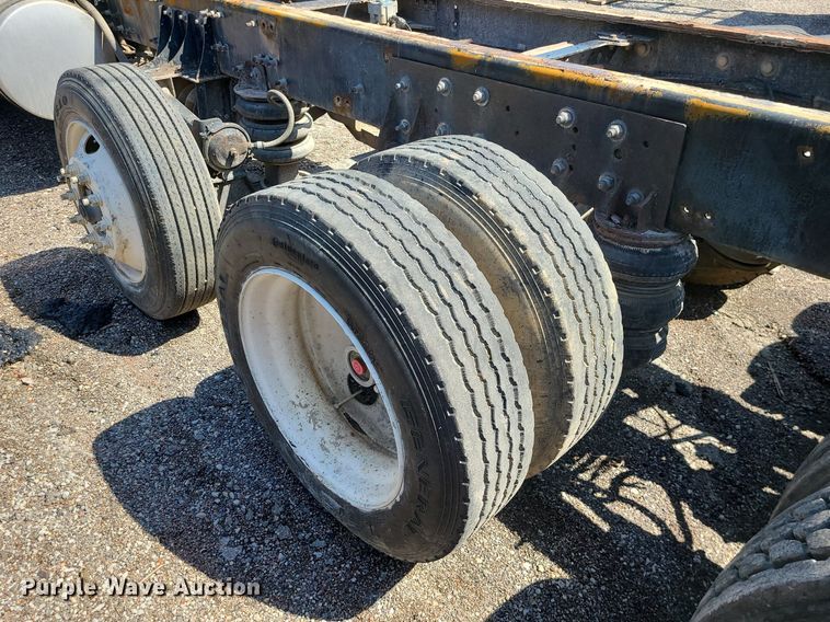 image for item LI9011 2006 Mack CT Granite  truck cab and chassis