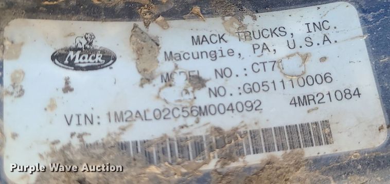image for item LI9011 2006 Mack CT Granite  truck cab and chassis