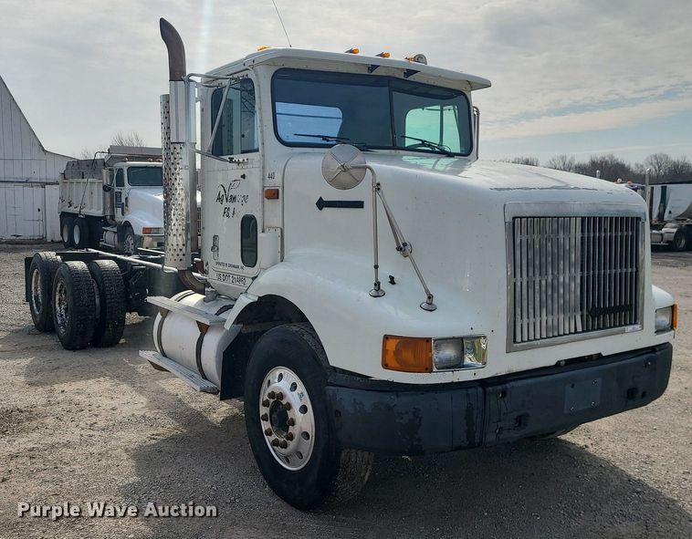 image for item LI9020 1996 International 9200  semi truck