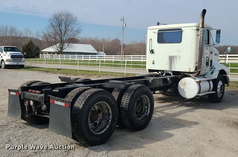 image for item LI9020 1996 International 9200  semi truck