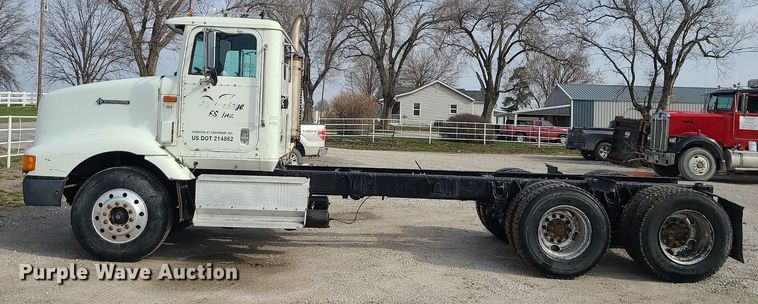 image for item LI9020 1996 International 9200  semi truck