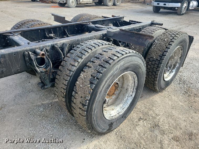 image for item LI9020 1996 International 9200  semi truck