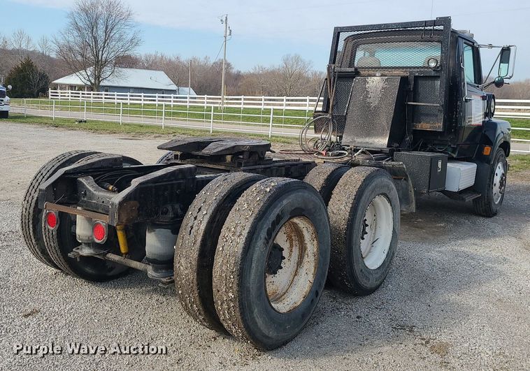 image for item LI9021 1990 Ford LT9000  semi truck